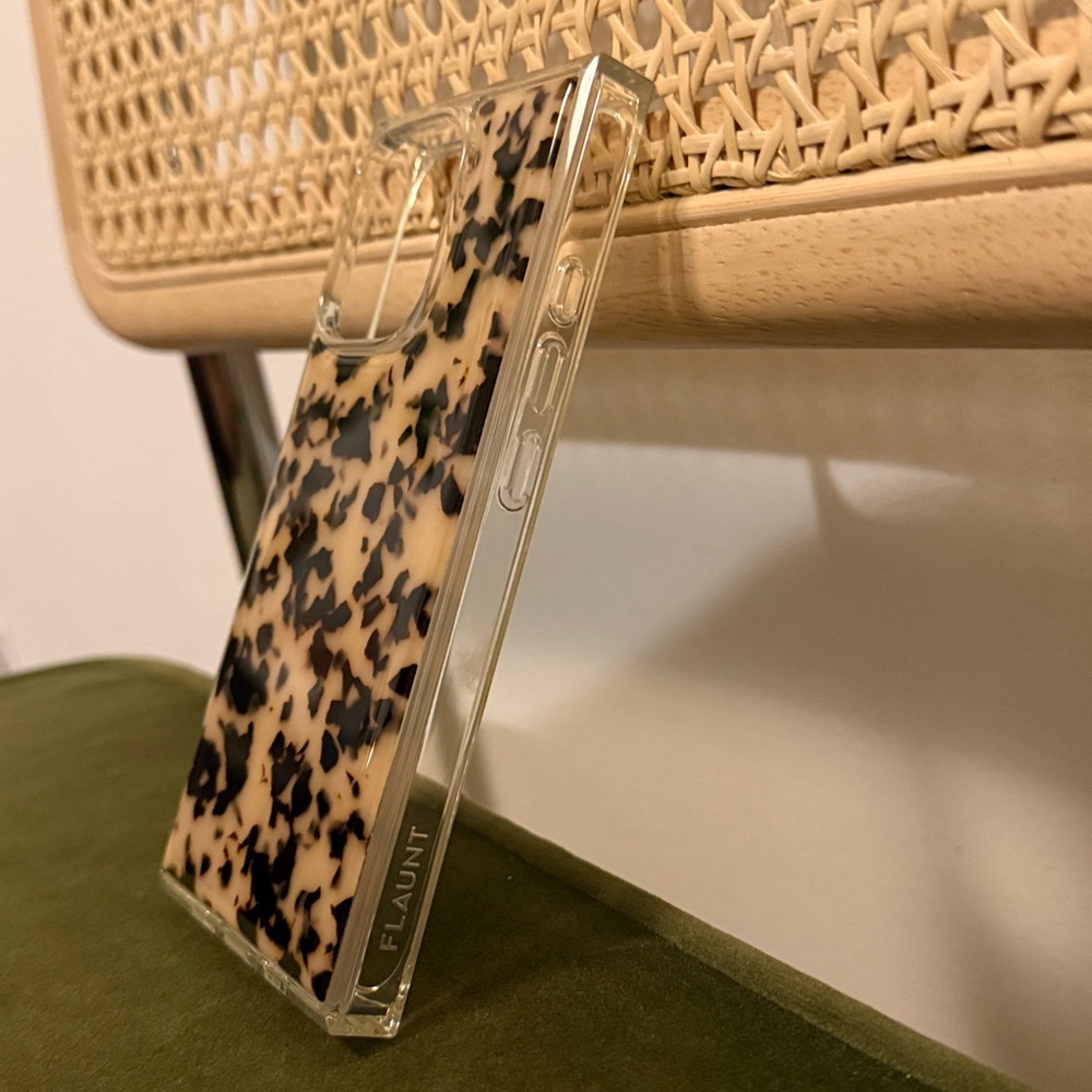 Flaunt SQUARE® Blonde Tortoise Shell iPhone Case - iPhone 16 Pro - New in box - Picture 4 of 4